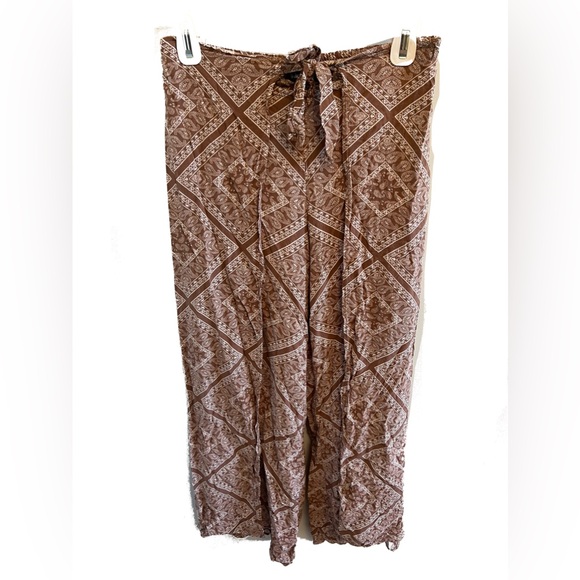 JWLOVESME Other - JWLOVESME Brown & White Wrap Style Tie Front High Slit Flowy Boho Palazzo Pants